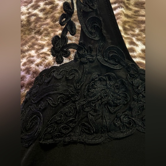 Elegant Black Lace Camisole - Picture 3 of 5